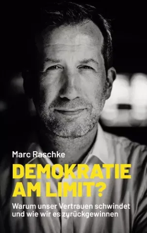 Titelbild von "Demokratie am Limit" zeigt eine Fotografie des Autors Marc Raschke